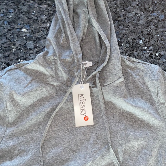 Hooded mini short sleeve dress - Picture 2 of 8